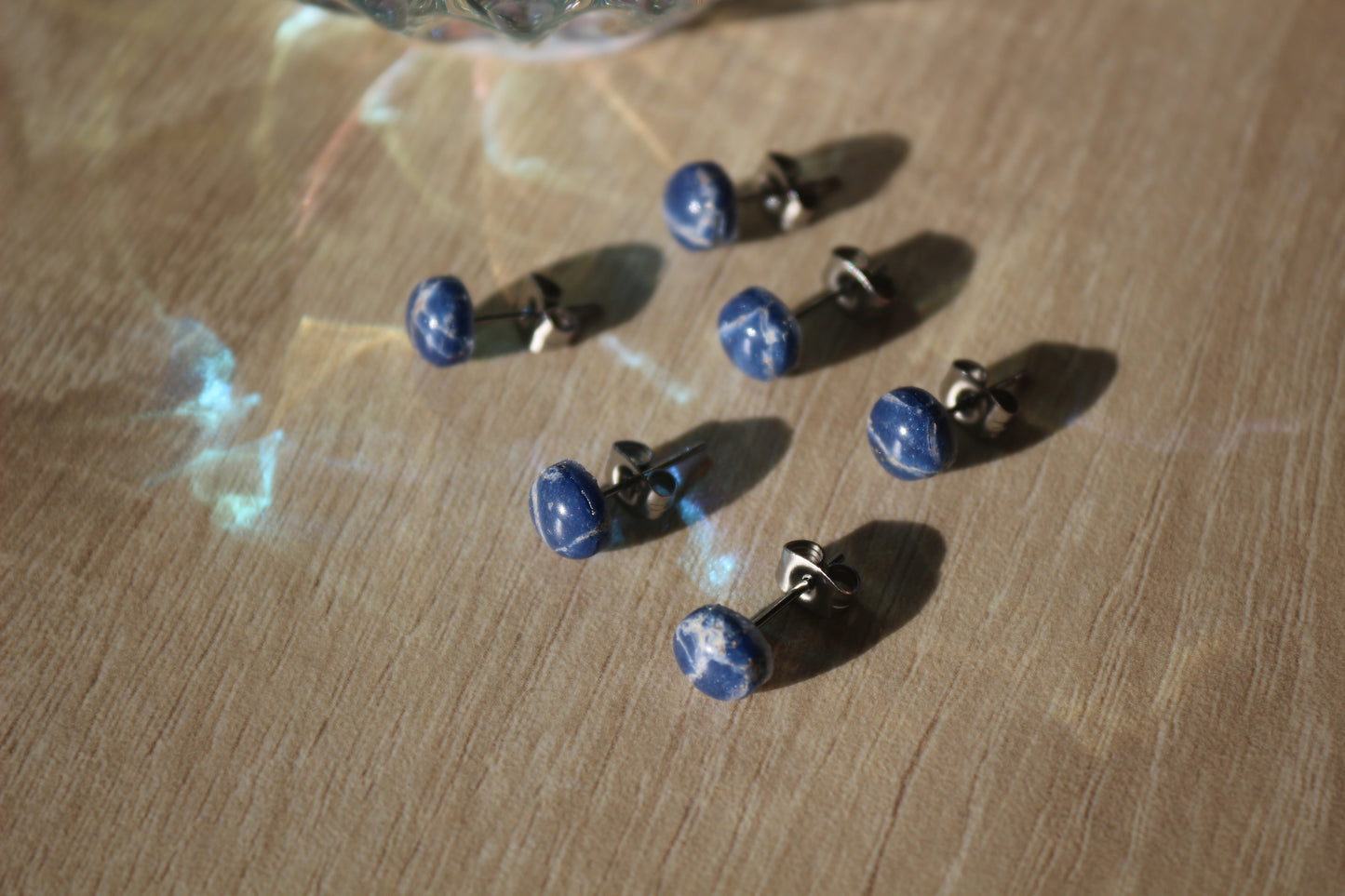 Boucles d'oreilles Sodalite dorée